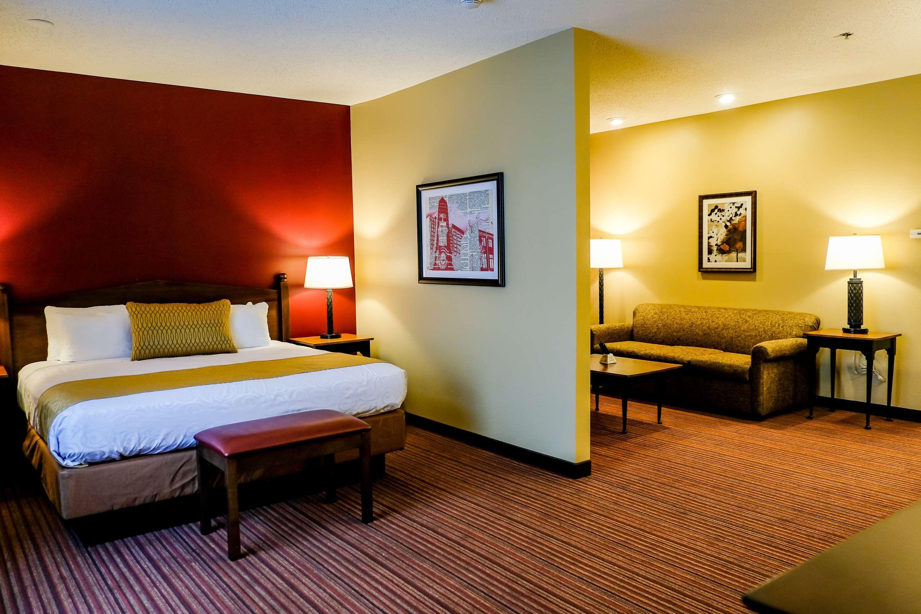 Best Western Plus Dutch Haus Inn And Suites Columbiana Exterior photo