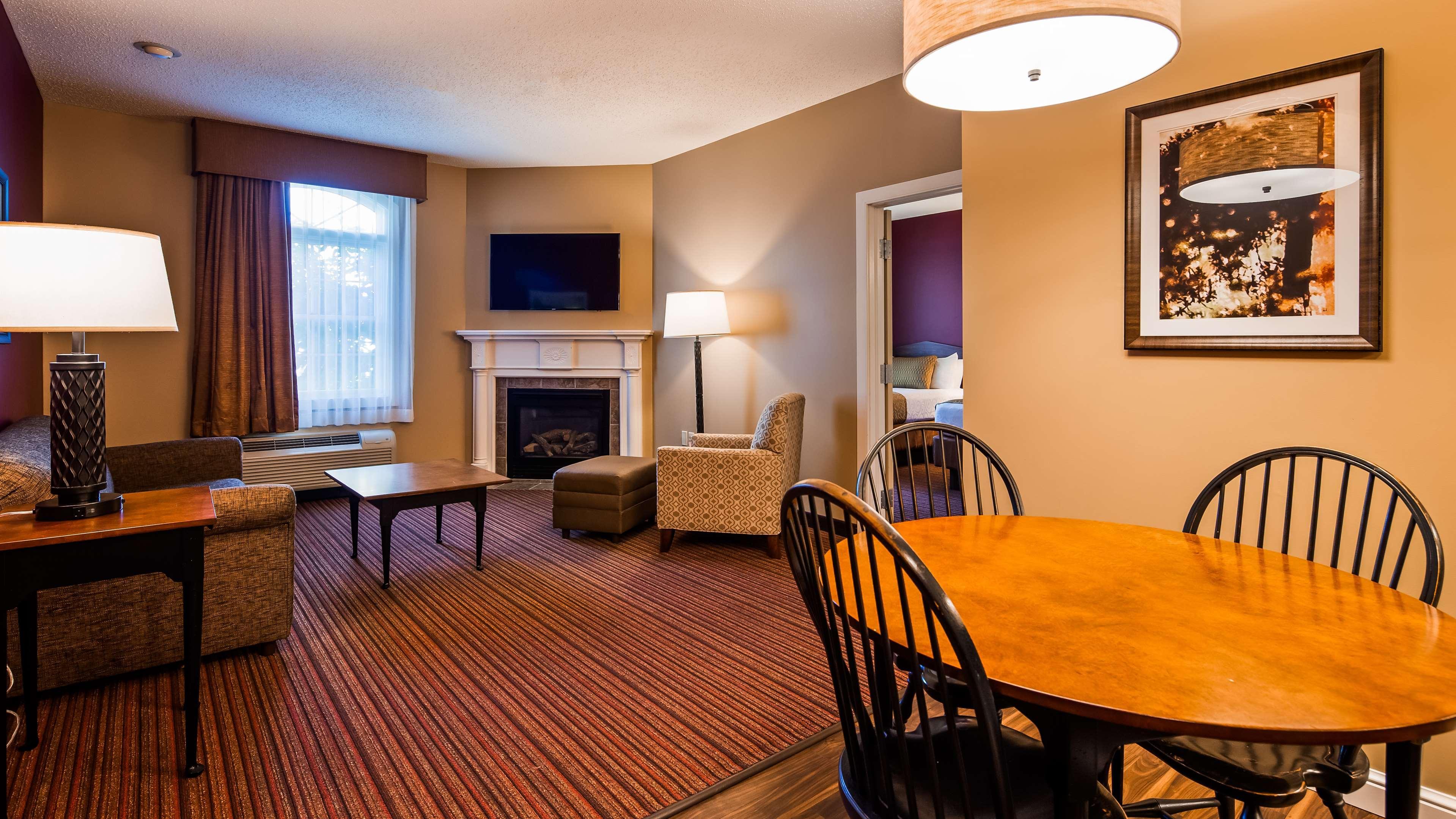 Best Western Plus Dutch Haus Inn And Suites Columbiana Exterior photo
