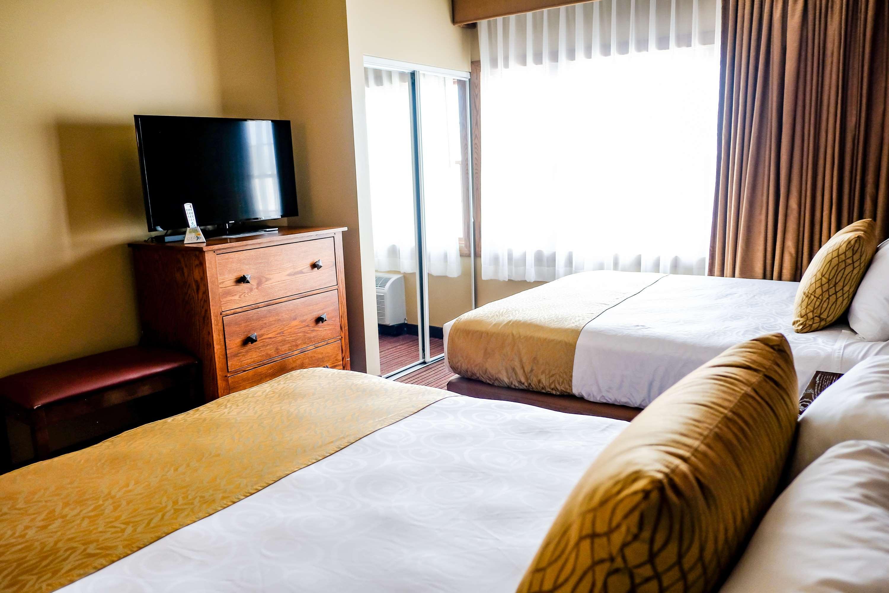 Best Western Plus Dutch Haus Inn And Suites Columbiana Exterior photo