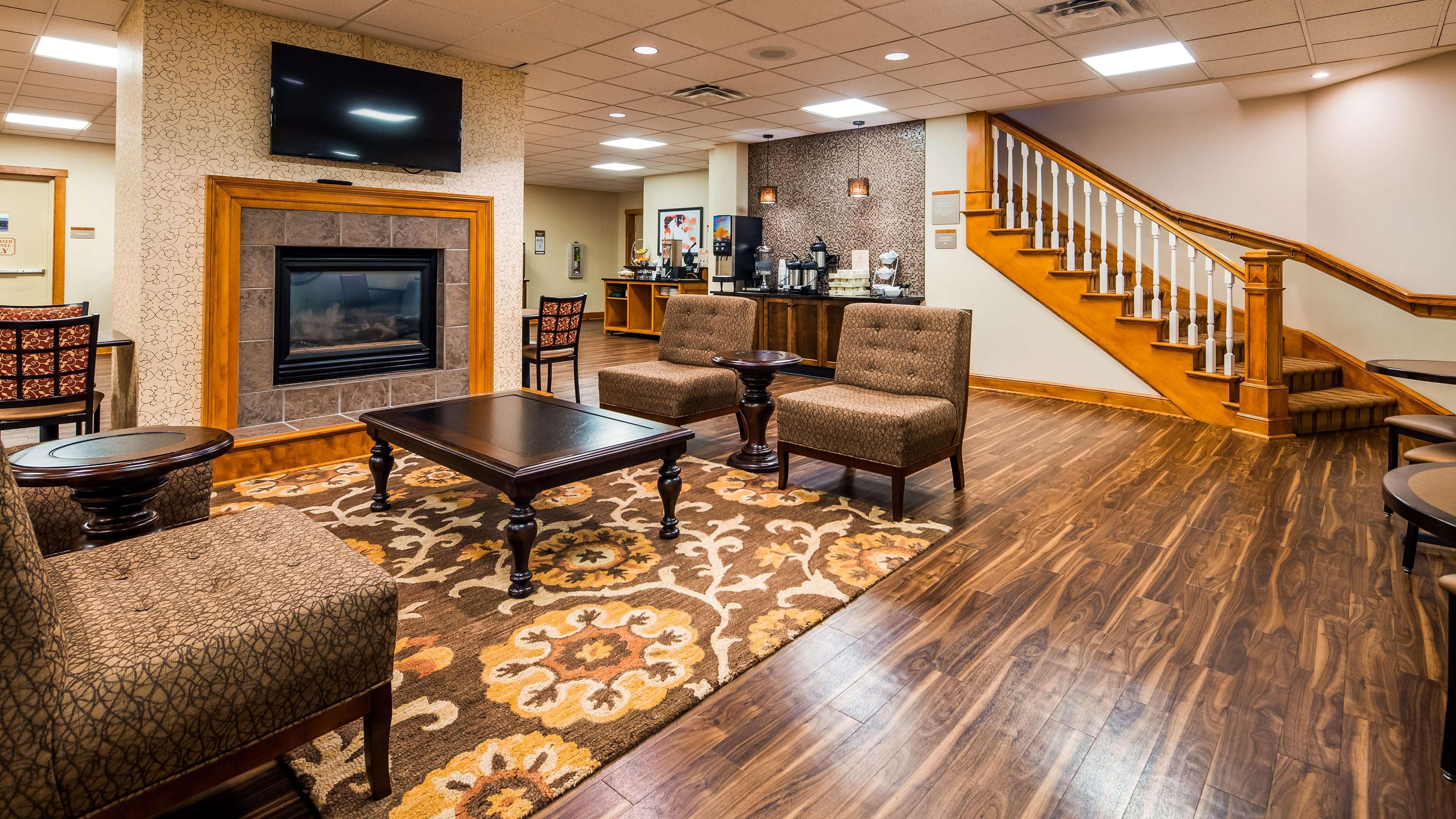 Best Western Plus Dutch Haus Inn And Suites Columbiana Exterior photo