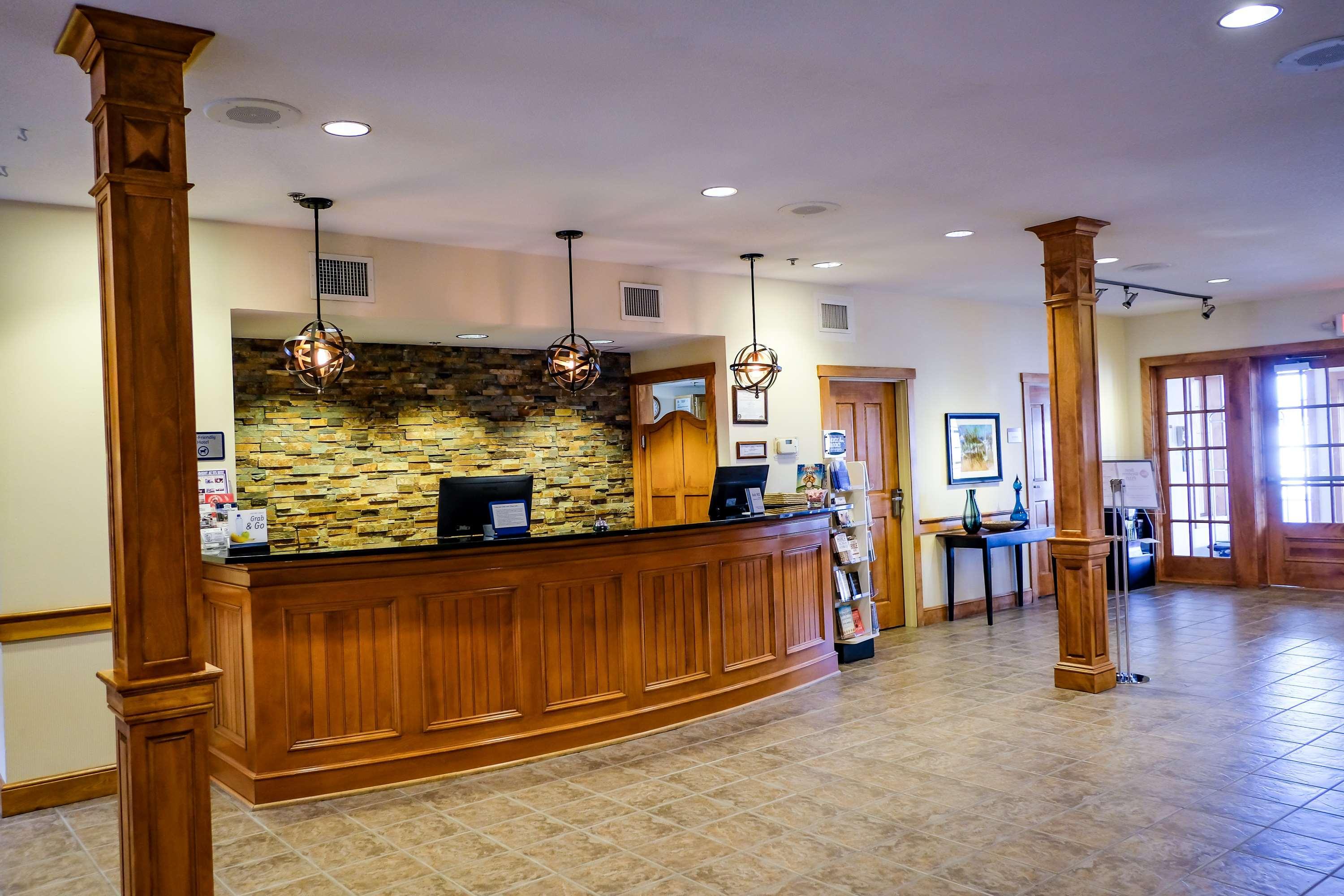 Best Western Plus Dutch Haus Inn And Suites Columbiana Exterior photo