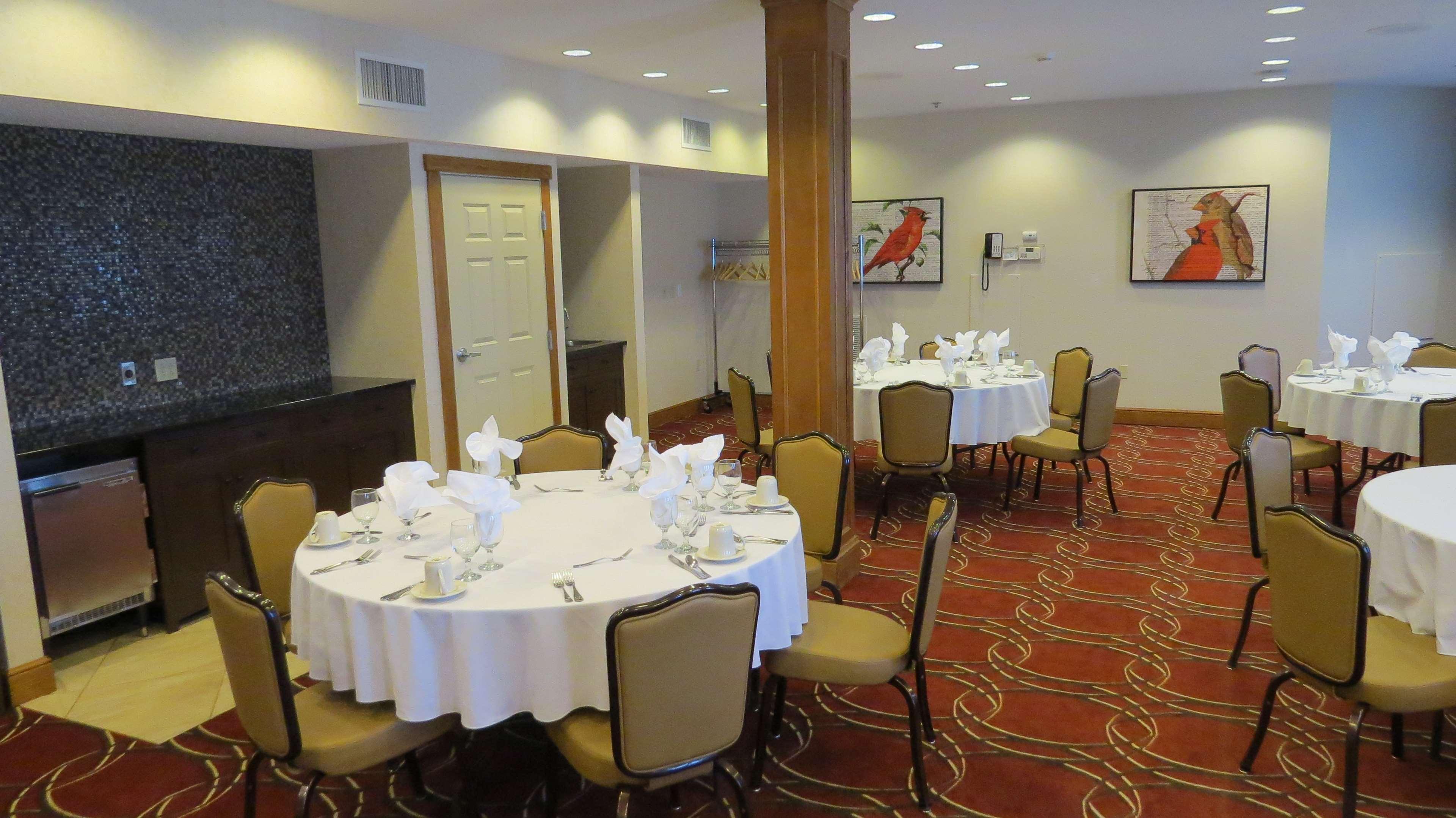 Best Western Plus Dutch Haus Inn And Suites Columbiana Business photo