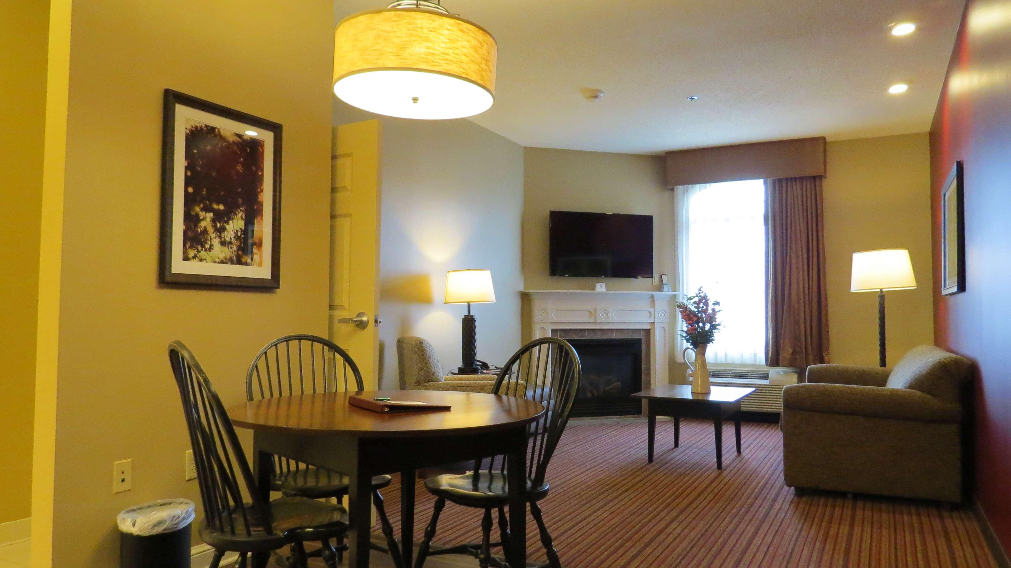 Best Western Plus Dutch Haus Inn And Suites Columbiana Exterior photo