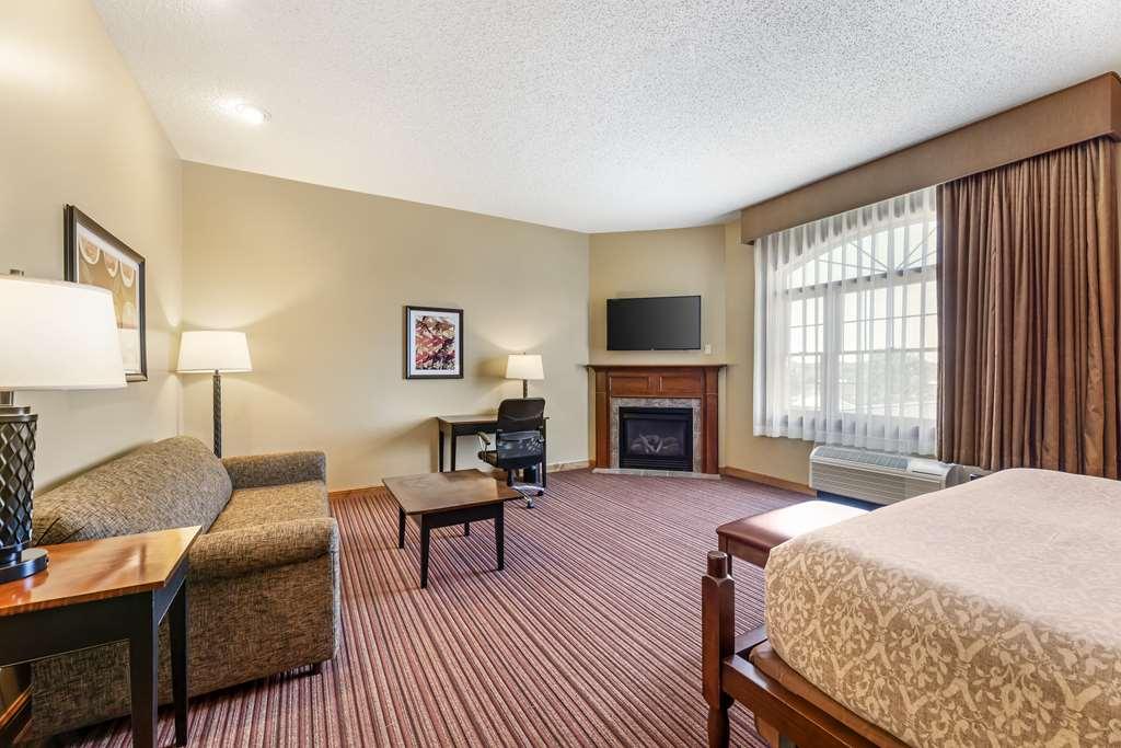 Best Western Plus Dutch Haus Inn And Suites Columbiana Room photo