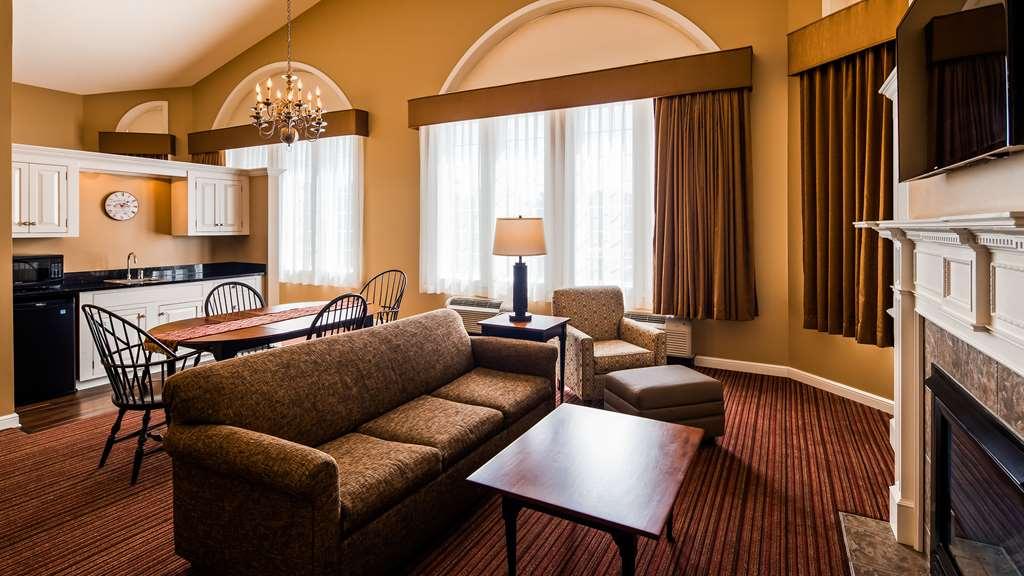Best Western Plus Dutch Haus Inn And Suites Columbiana Room photo